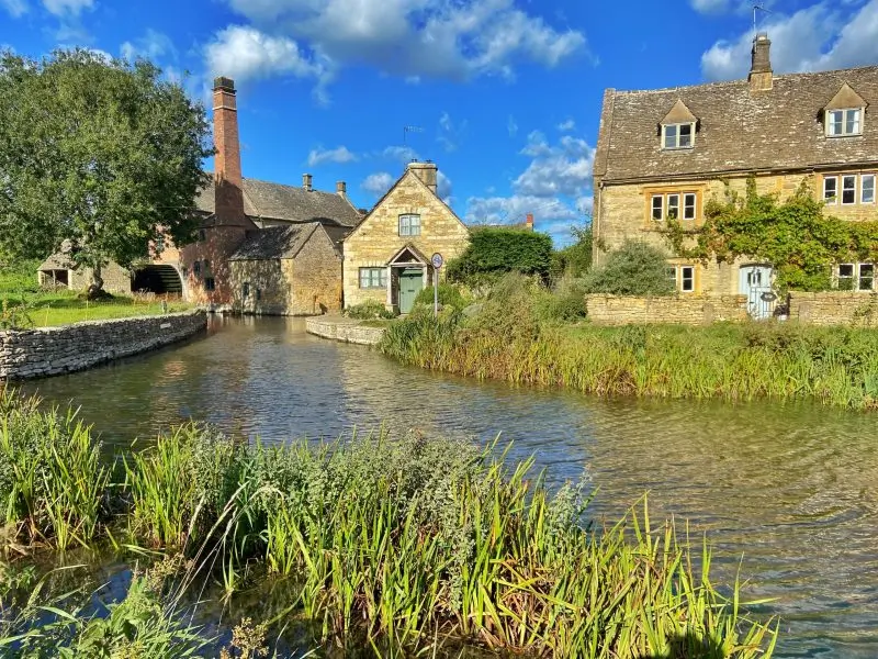 Lower slaughter prettiest village in the cotswolds