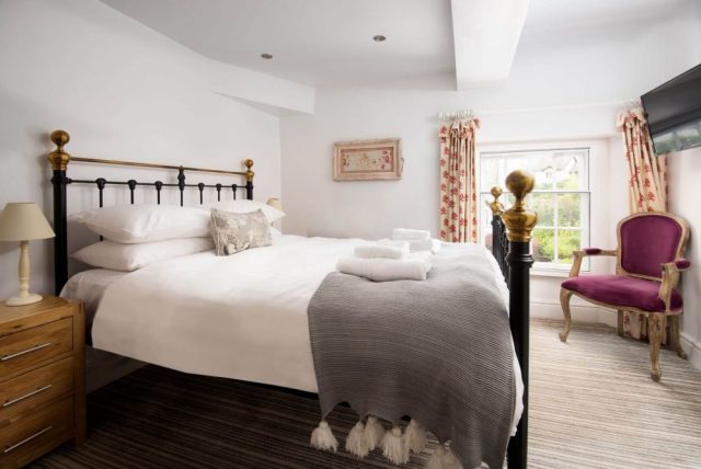 angel inn bedroom