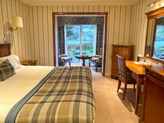 lakeside view room