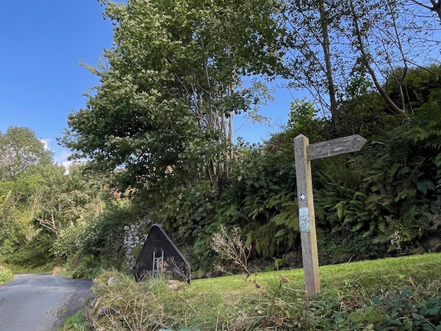 signpost to kentmere reservoir