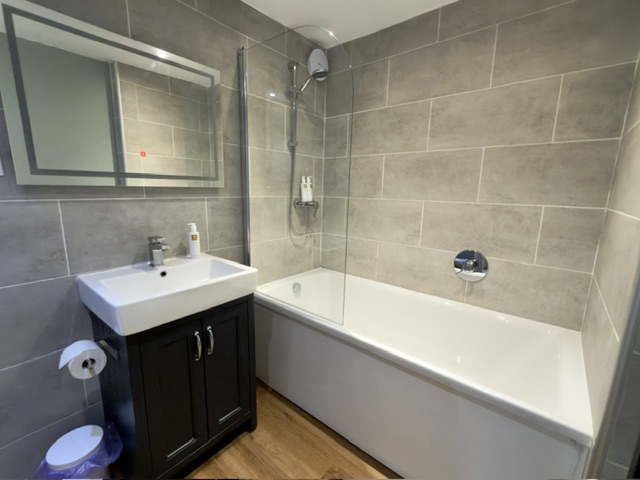 royal hotel guest bathroom