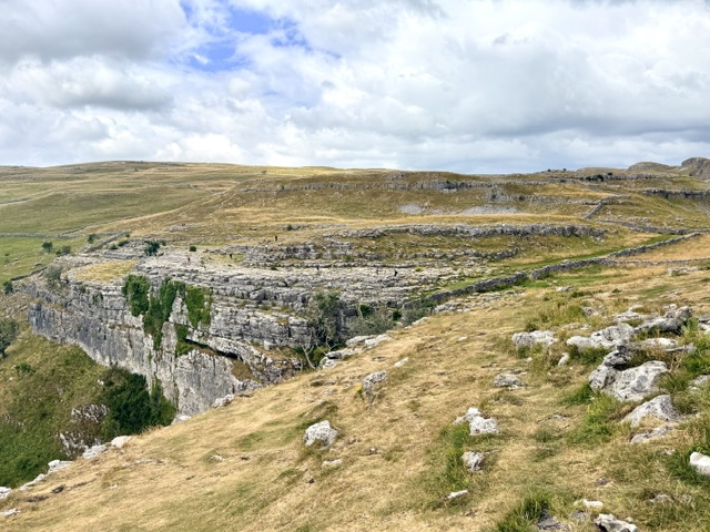 malham cove yorkshire dales national park